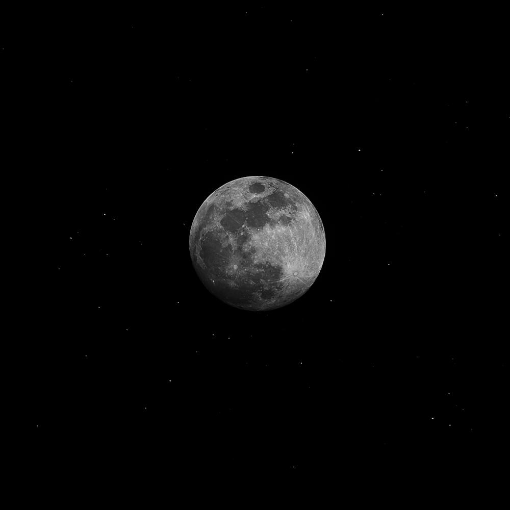 MIT Scientists May Have Finally Cracked the Moon’s Magnetic Mystery A captivating black and white photo of the full moon against a starry night sky.