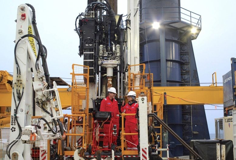 Scientists Find Huge Freshwater Reservoir Beneath the Ocean Floor Scientists Find Huge Freshwater Reservoir Beneath the Ocean Floor