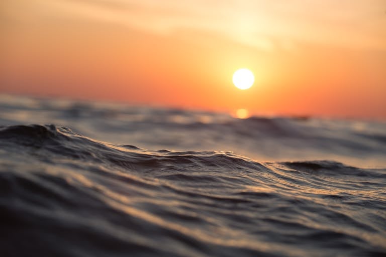 How Hard Is It to Dim the Sun? Scientists Reveal the Real Challenges of Solar Geoengineering Captivating ocean waves with a vibrant sunset sky, perfect for tranquil moments.