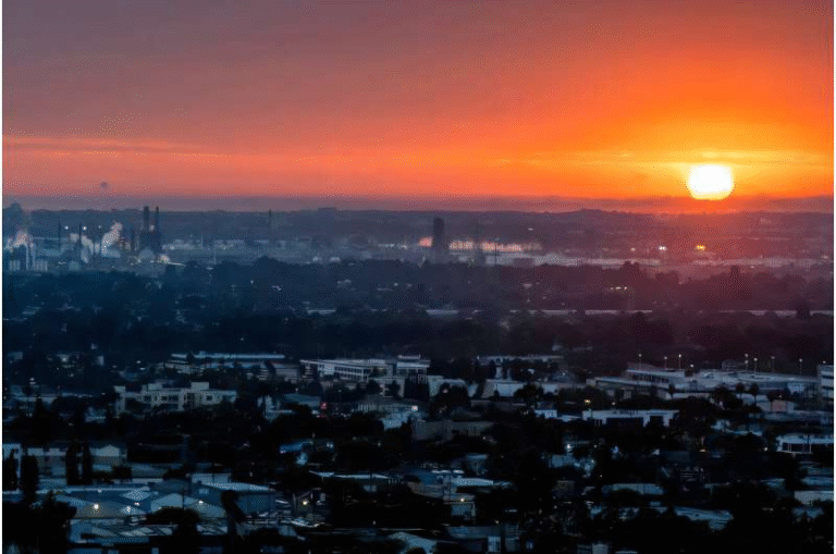 Radiocarbon Analysis of Turfgrass Offers Cities a New Way to Track Greenhouse Gas Emissions