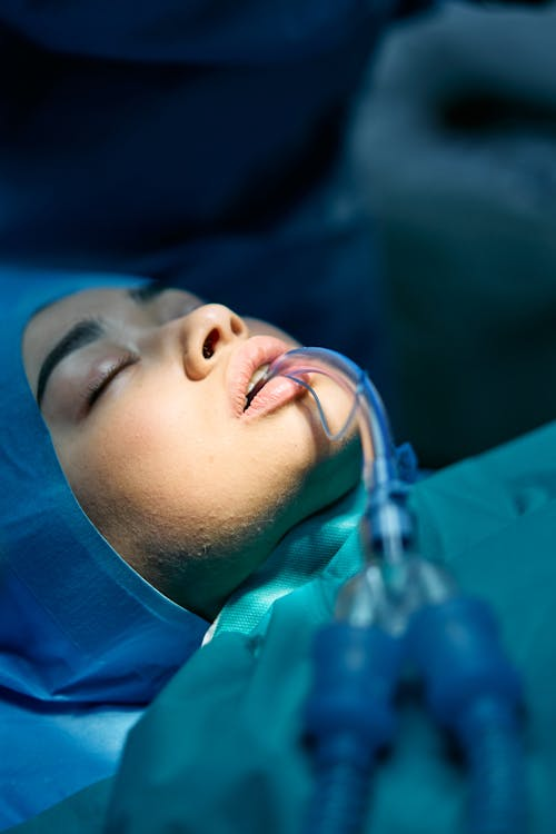 Special Breathing Tubes Do Not Improve Emergency Intubation Outcomes, Major Clinical Trial Finds