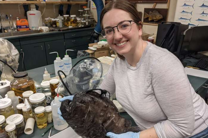 How Deep-Sea Fishes Evolve into Remarkably Different Body Shapes