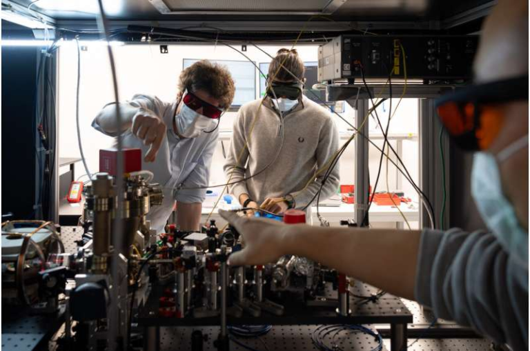 Ultrafast Fluorescence Pulse Technique Enables Imaging of Individual Trapped Atoms