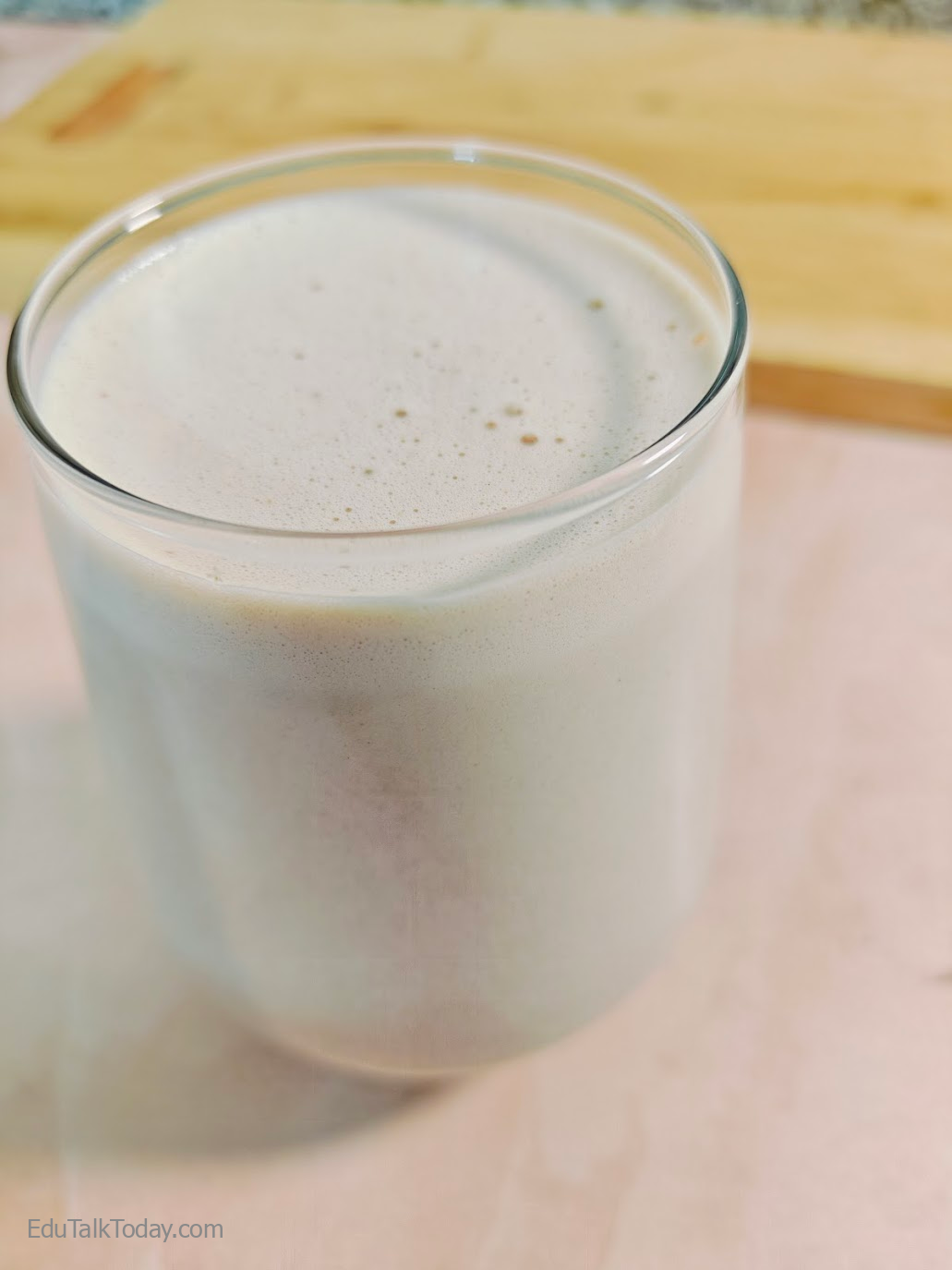 Peanut Butter Oats Smoothie Freshly blended peanut butter oats smoothie served in a glass